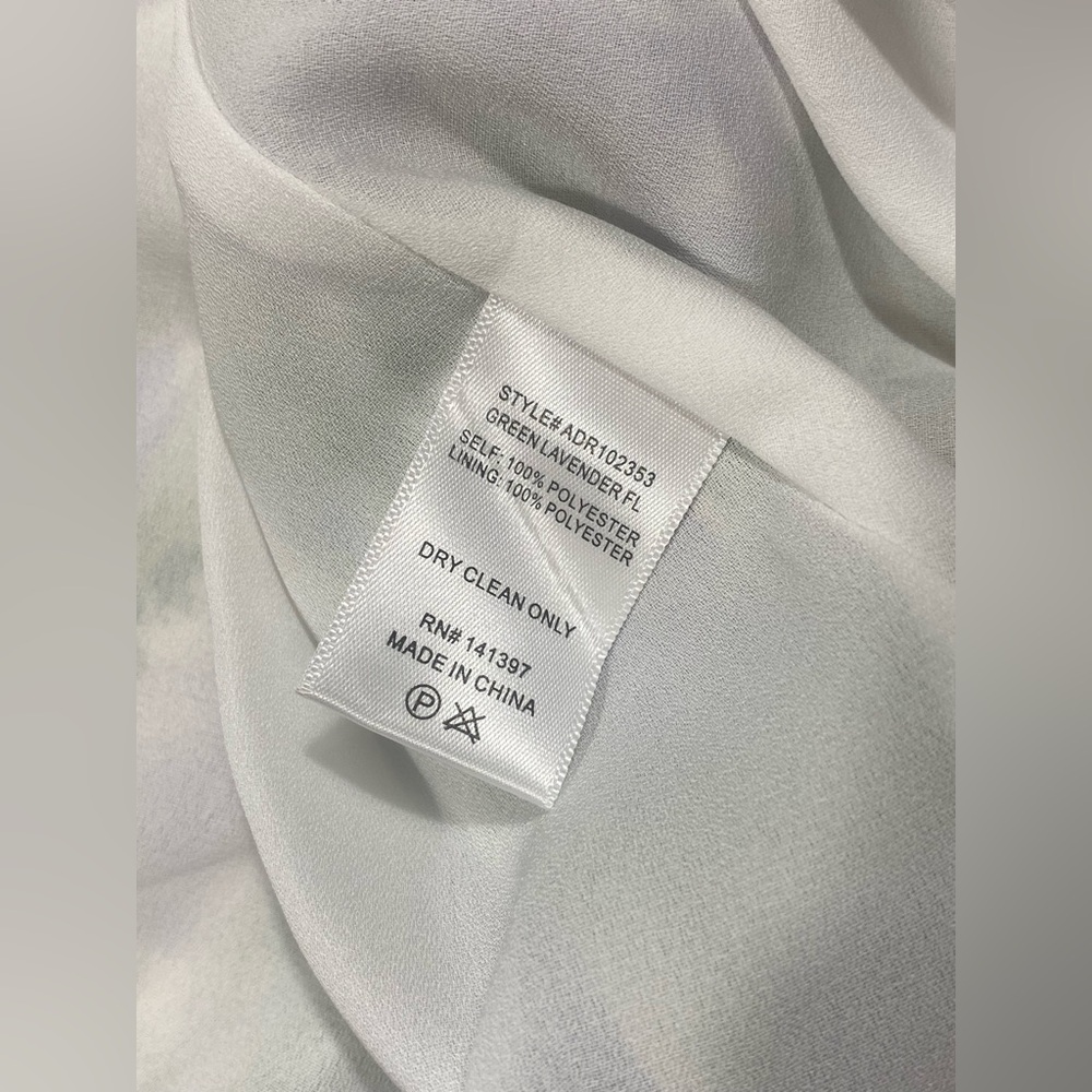 Astr the Label V-Neck Pleated Midi Dress NWT - Picture 12 of 16